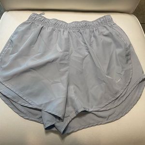 Nike dry fit Women’s shorts Grey size Large